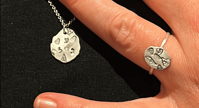 תמונה מהסטודיו של Jewelry Room TLV, סדנאות צורפות ביפו