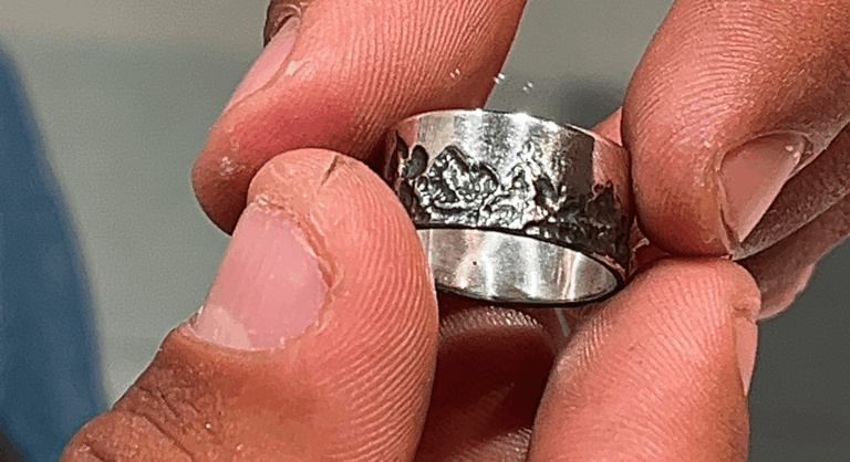 תמונה מהסטודיו של Jewelry Room TLV, סדנאות צורפות ביפו
