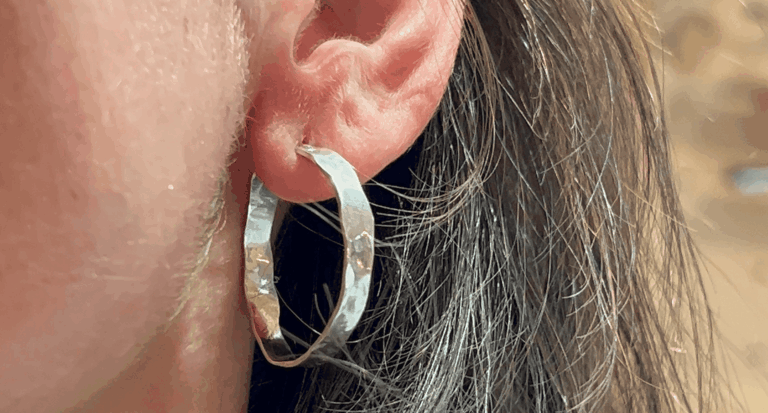 תמונה מהסטודיו של Jewelry Room TLV, סדנאות צורפות ביפו