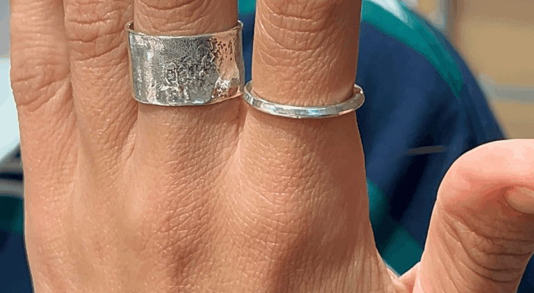 תמונה מהסטודיו של Jewelry Room TLV, סדנאות צורפות ביפו