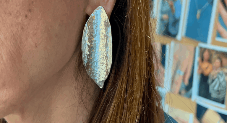 תמונה מהסטודיו של Jewelry Room TLV, סדנאות צורפות ביפו