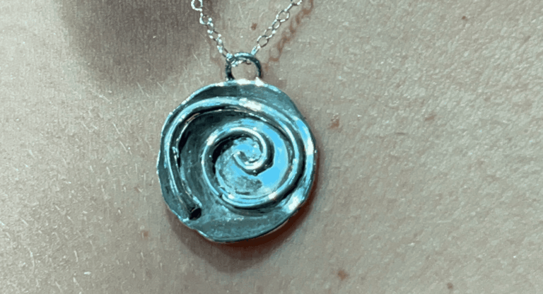 תמונה מהסטודיו של Jewelry Room TLV, סדנאות צורפות ביפו
