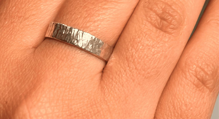 תמונה מהסטודיו של Jewelry Room TLV, סדנאות צורפות ביפו