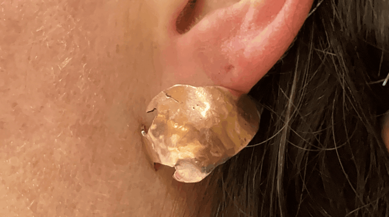 תמונה מהסטודיו של Jewelry Room TLV, סדנאות צורפות ביפו